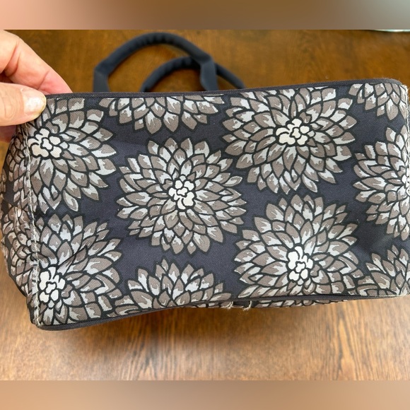 Rachel Ray Lunchbag. Floral, SilverInsulated. 1 Main & 1 small section. 12x9x5”. - Picture 7 of 7